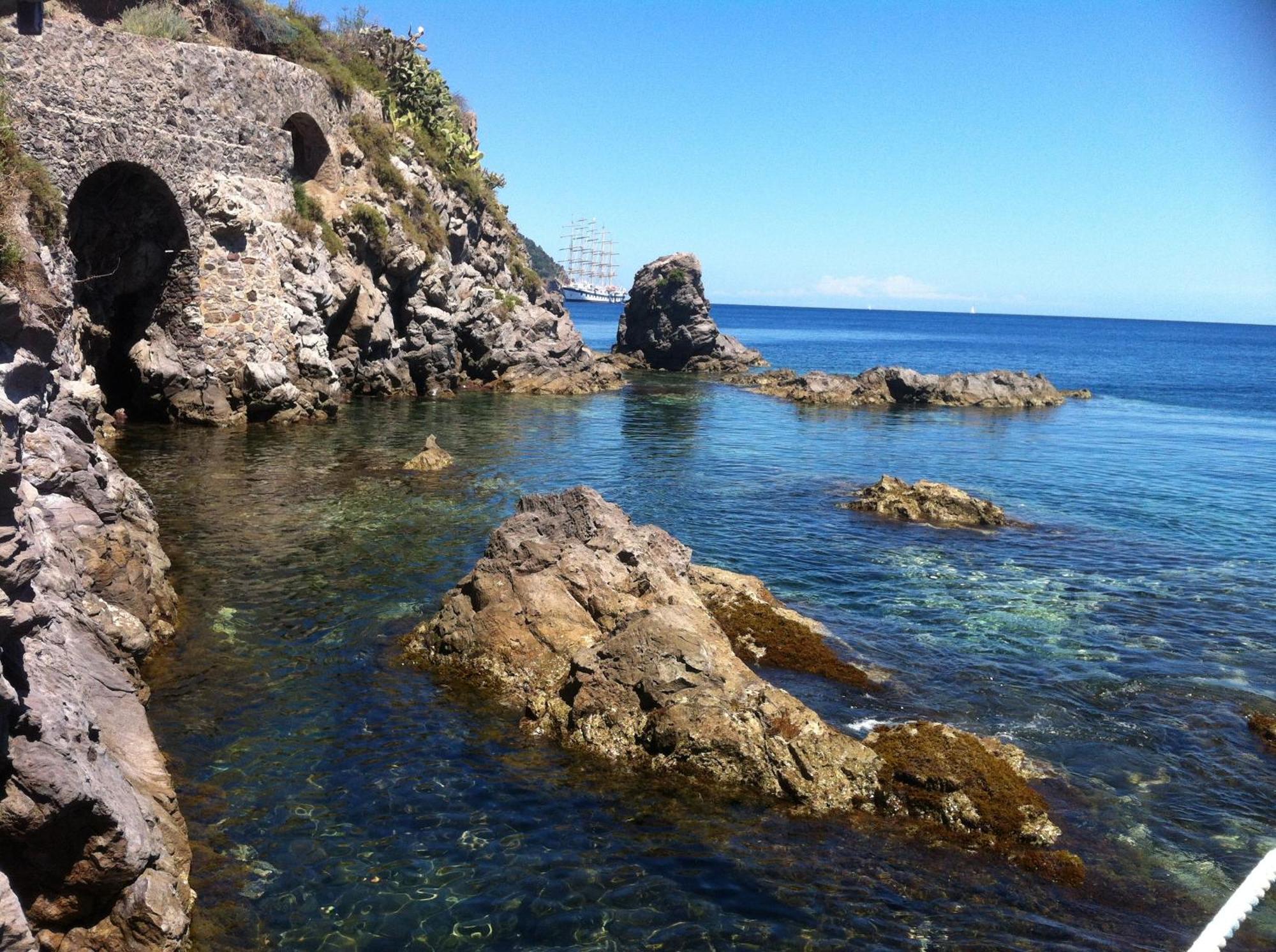 Hotel Rocce Azzurre Lipari  Buitenkant foto