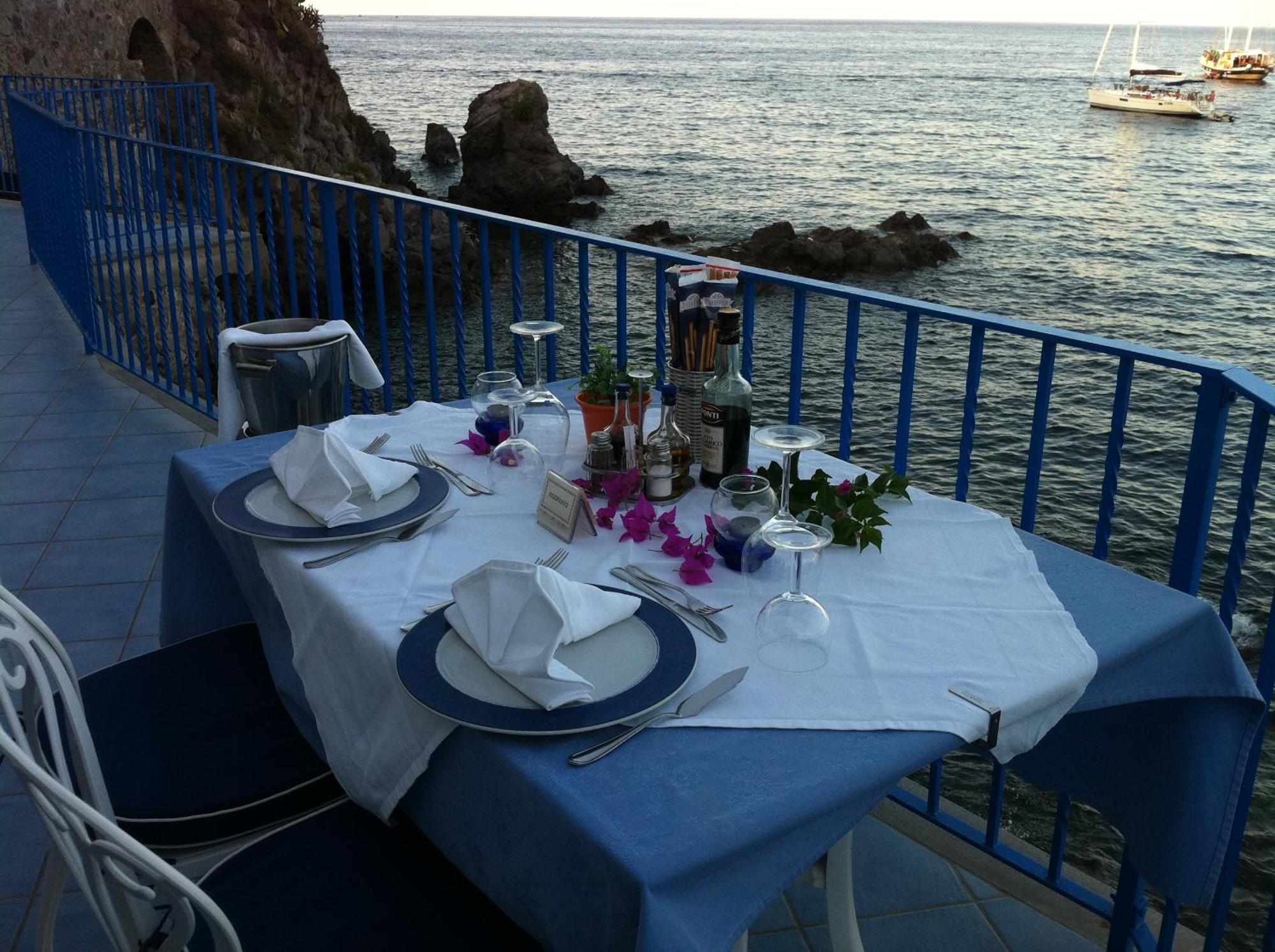 Hotel Rocce Azzurre Lipari  Buitenkant foto