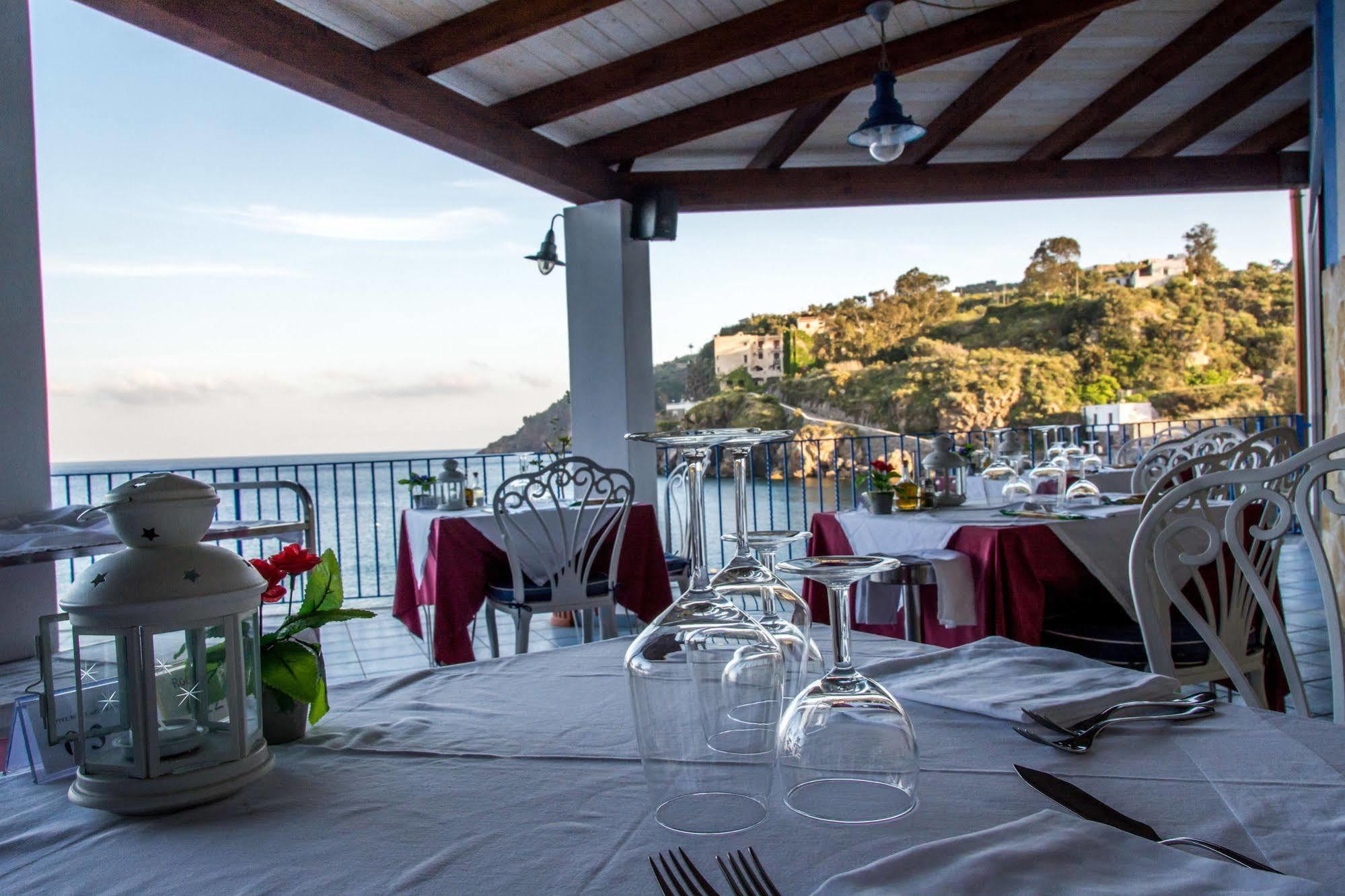 Hotel Rocce Azzurre Lipari  Buitenkant foto