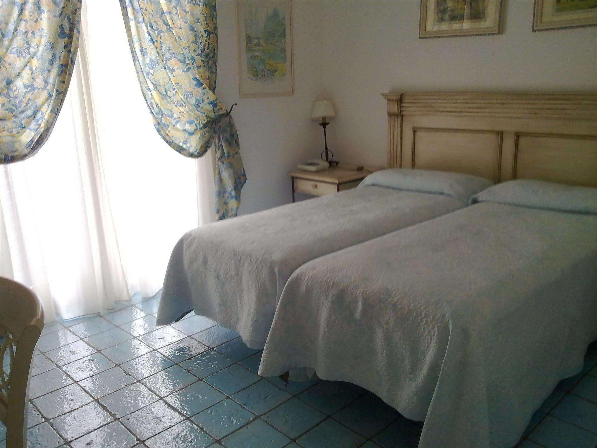 Hotel Rocce Azzurre Lipari  Buitenkant foto