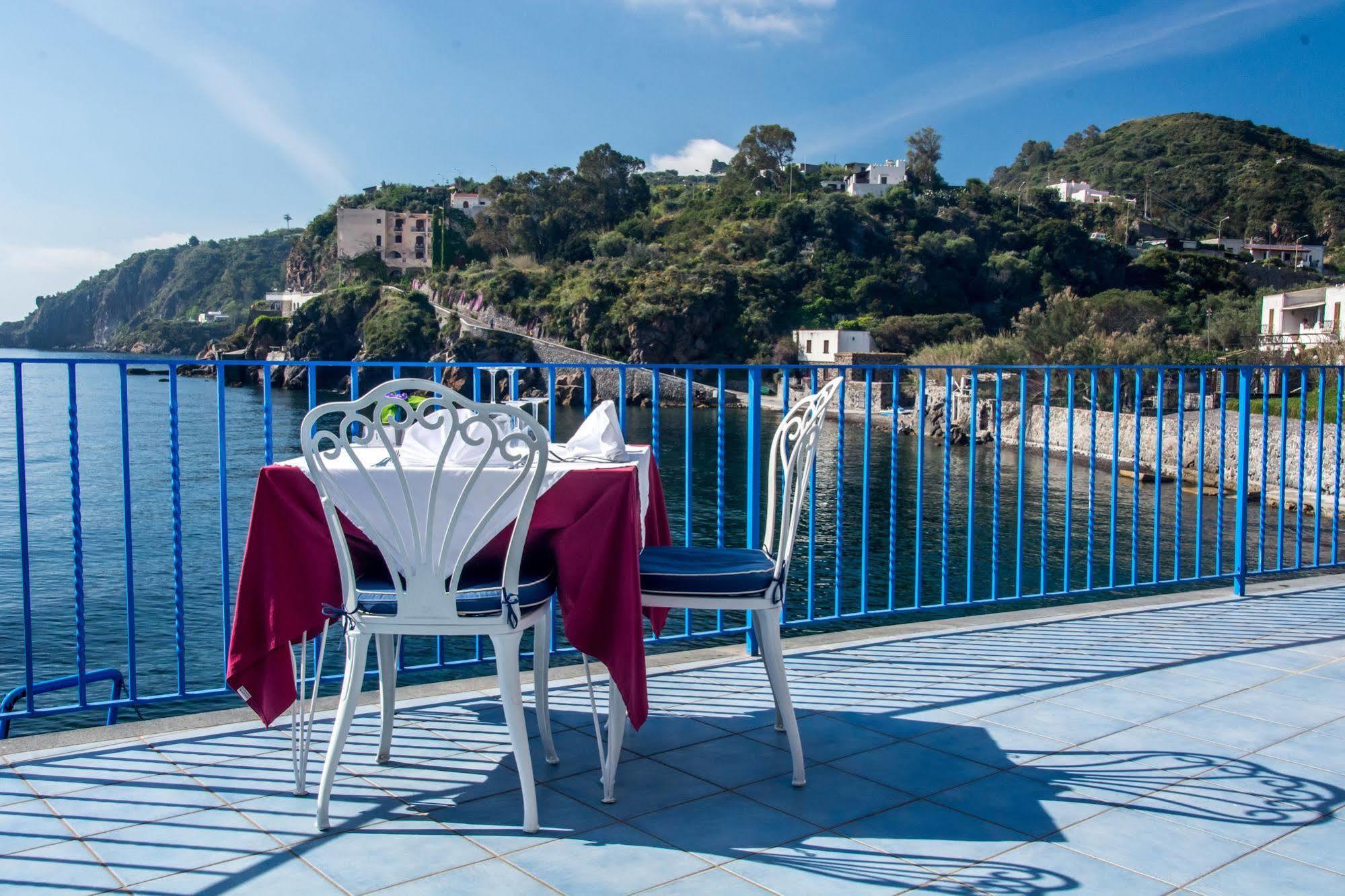 Hotel Rocce Azzurre Lipari  Buitenkant foto
