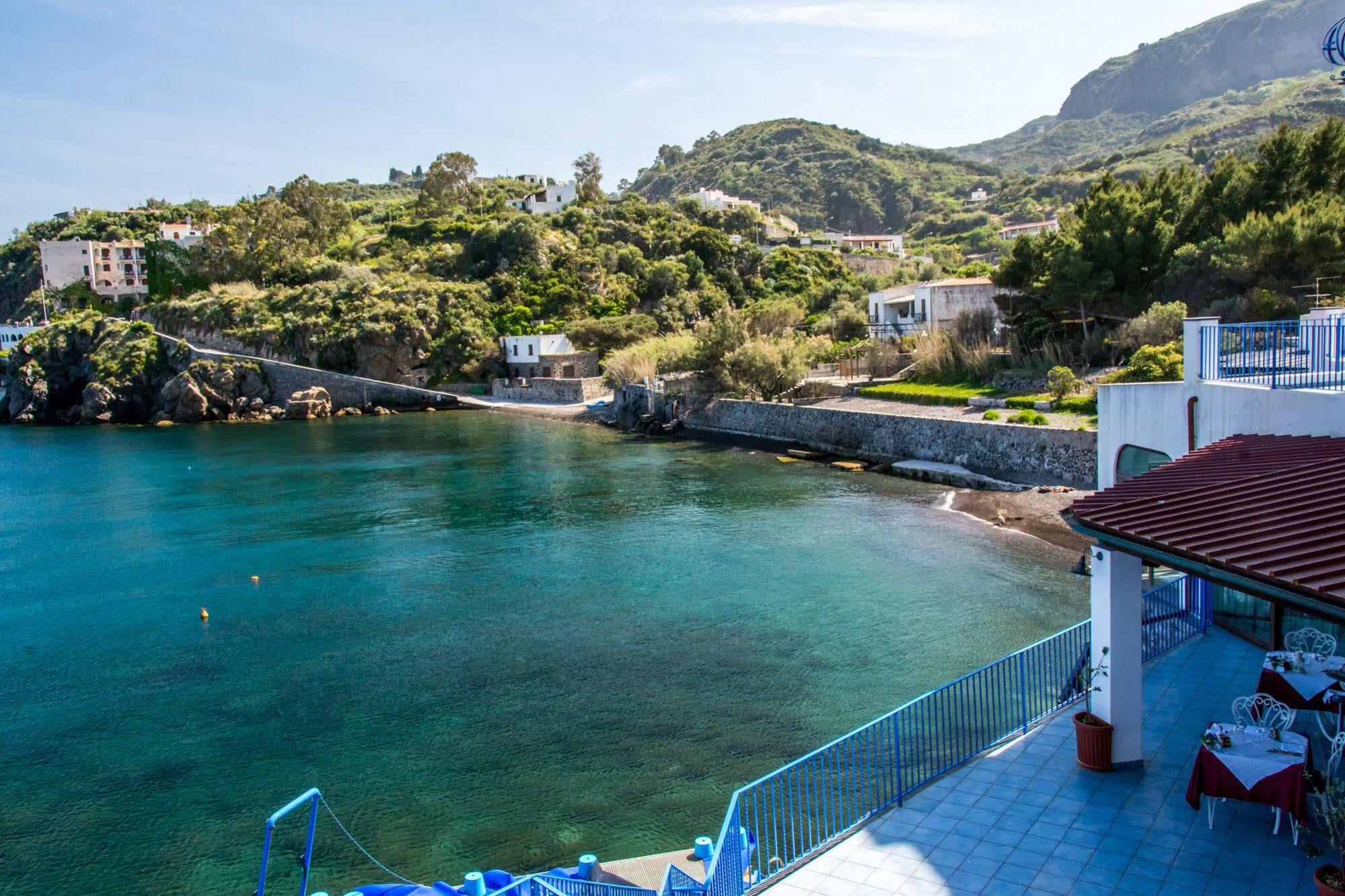 Hotel Rocce Azzurre Lipari  Buitenkant foto